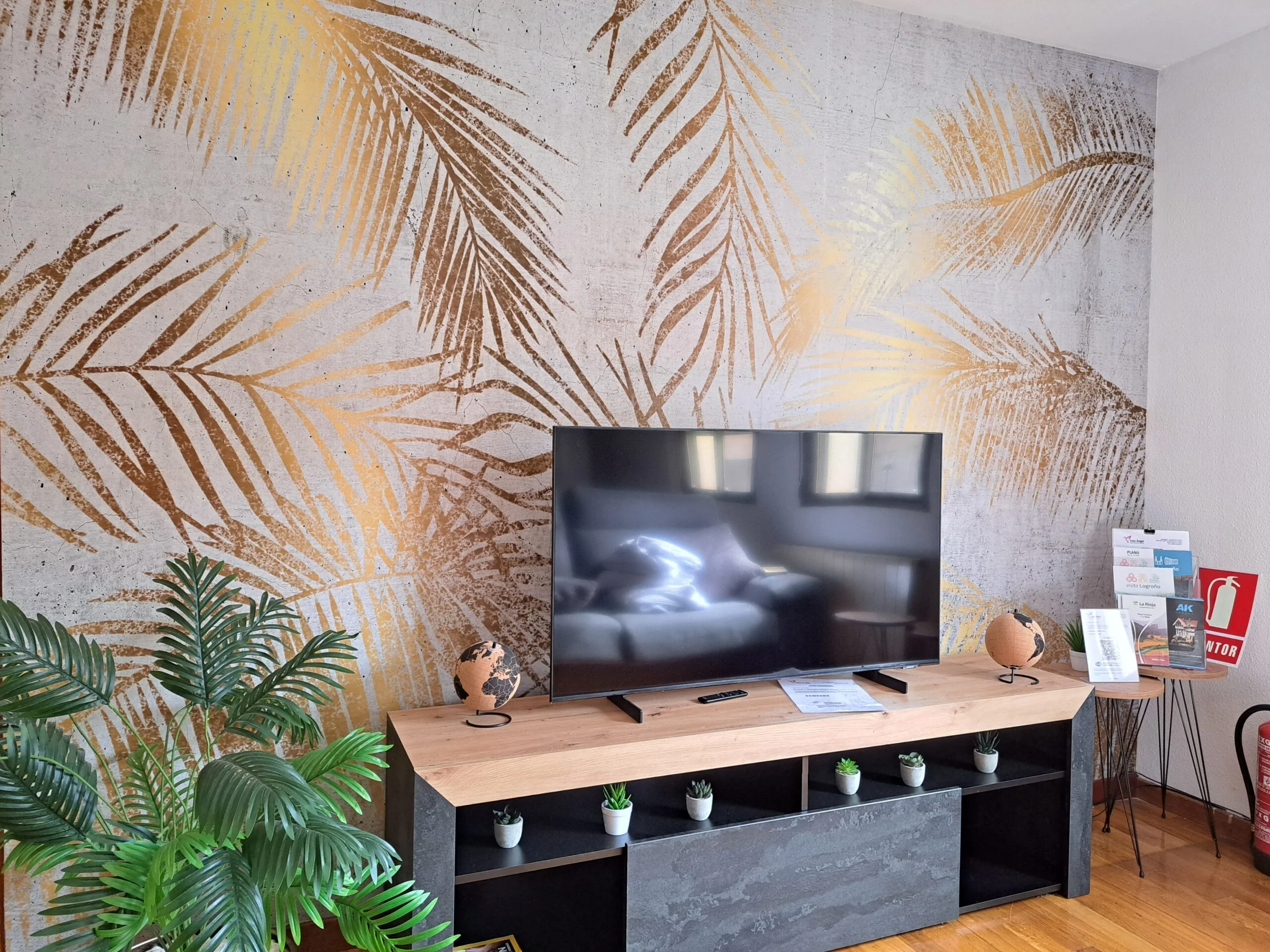 Salón con Smart TV de gran formato